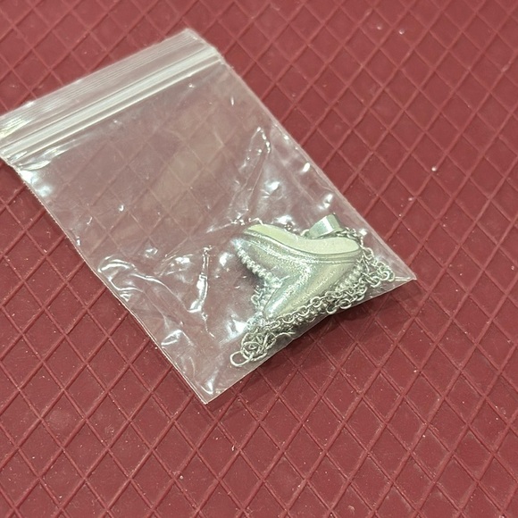 White Simulated Opal Turtle Crocodile Tooth Shape Pendant Silver Necklace - Picture 6 of 6